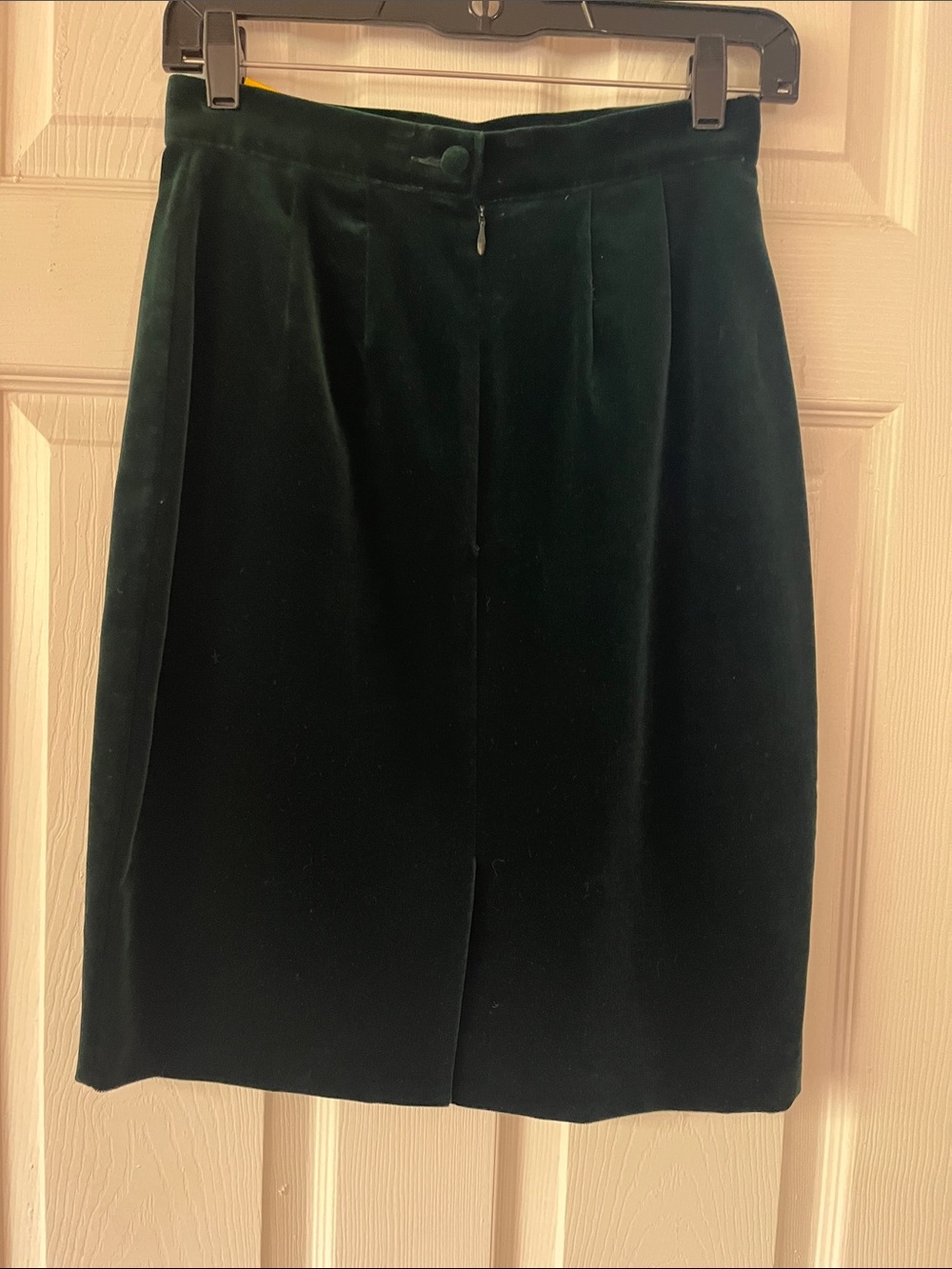 Velvet Button Front Women's 2-pc Suit in Dark Green - Picture 5 of 6